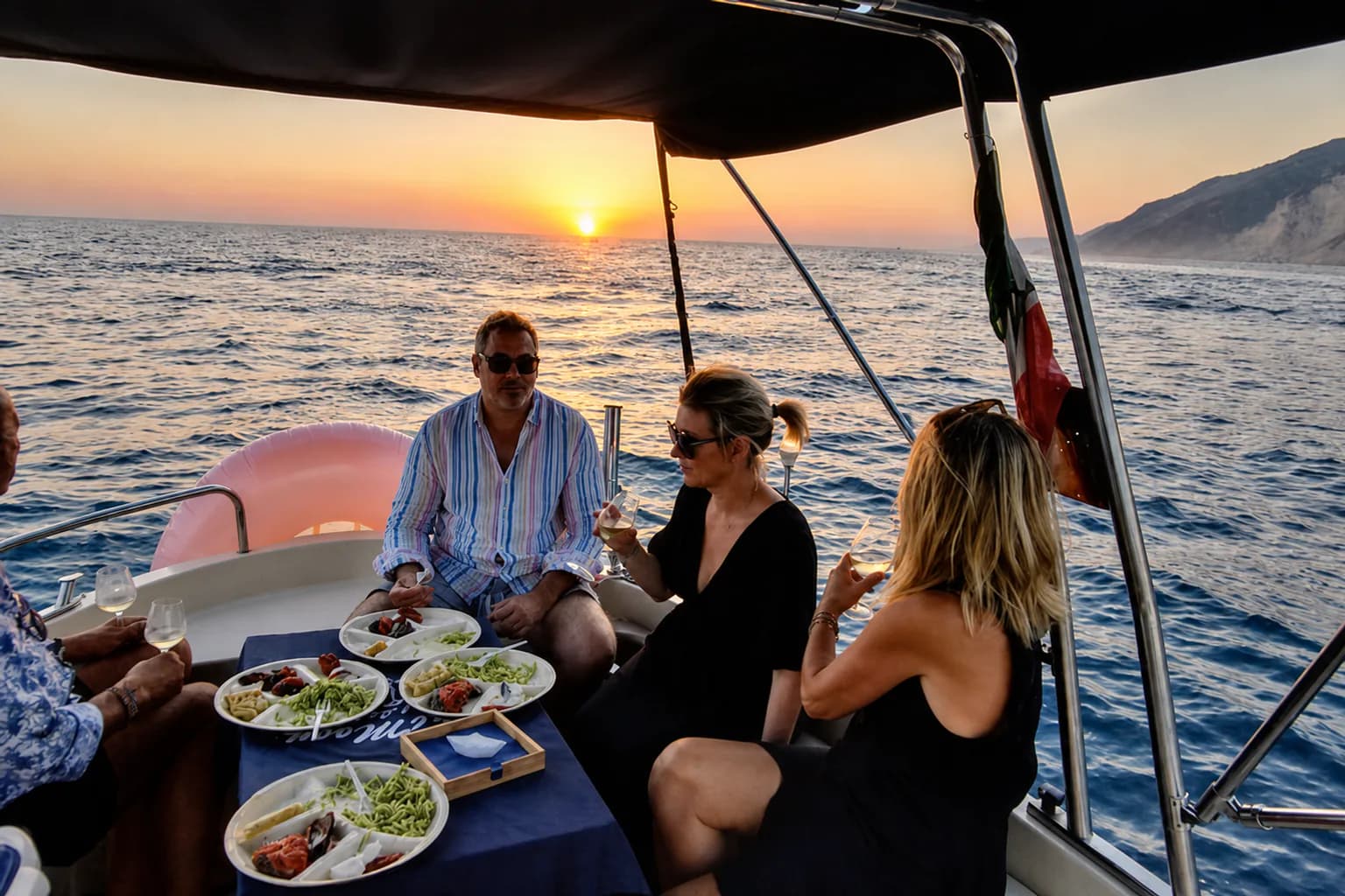 Krstarenje zalaskom sunca sa aperitivom — Šta koordinirati